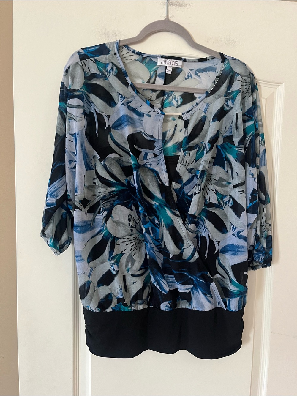 Jennifer Lopez Semi-Sheer Blue/Black Floral Surplice Blouse women’s size large